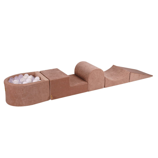 Spielset aus samtig-beigem Schaumstoff mit kleinem Bällebad und 100 Bällen