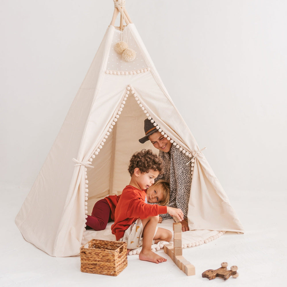 Extra großes Tipi-Zelt für Kinder mit Pom-Pom-Dekor