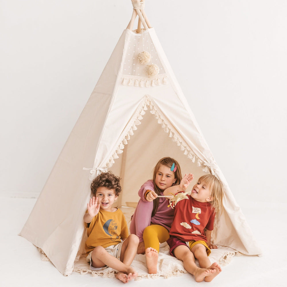 Tipi-Zelt extra groß für den Innenbereich mit Quastendekor im Boho-Stil