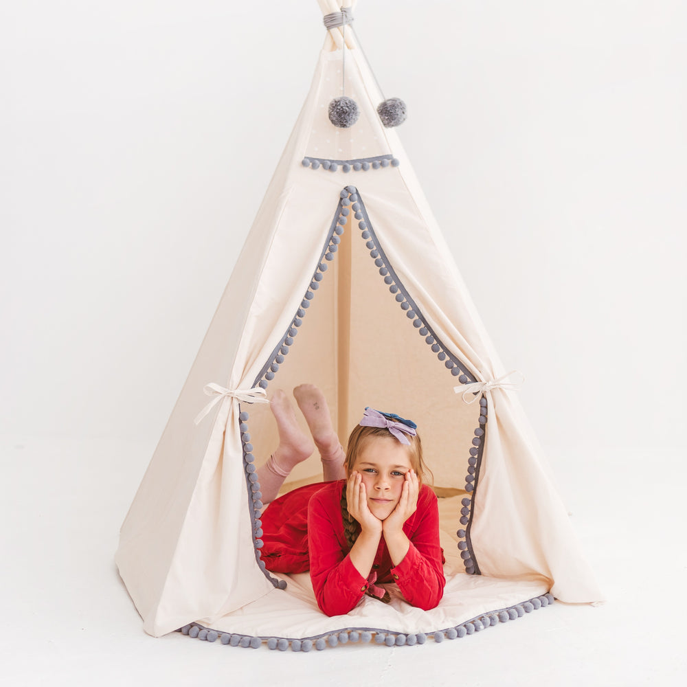 Kinder-Tipi in Off-White mit grauen Pompons